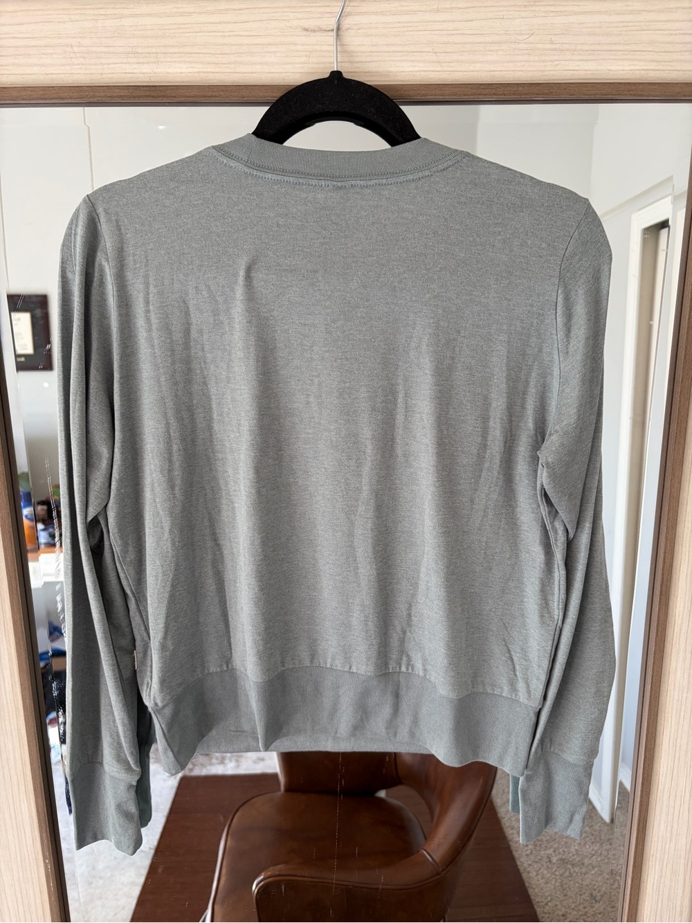 Vuori Daydream Crew T-Shirt Long Sleeve Light Heather Grey size Small - Picture 4 of 4